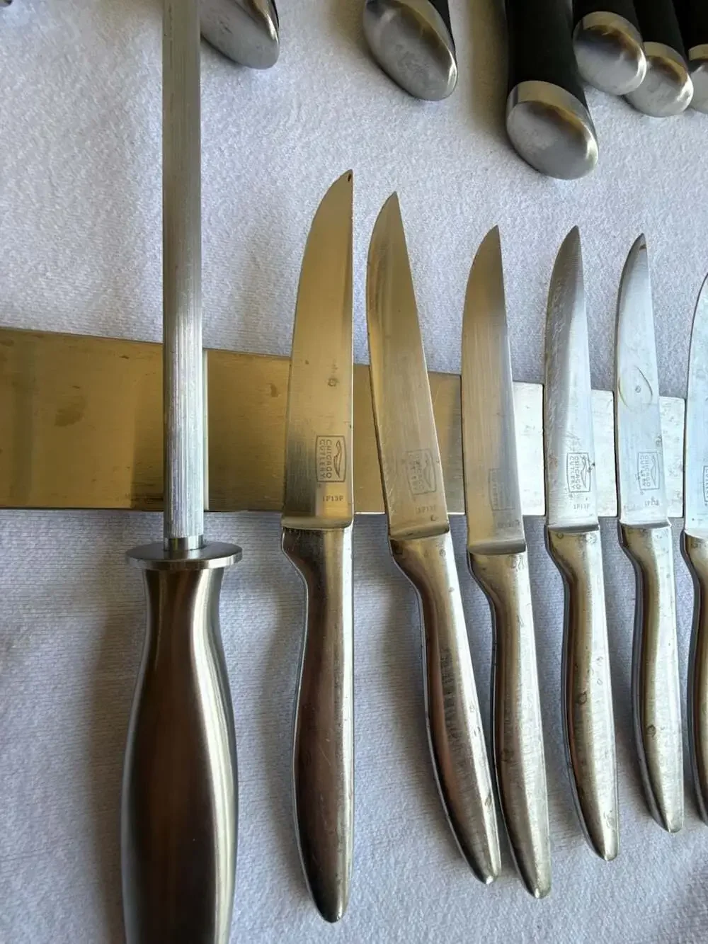 Chicago Cutlery 15-Piece Stainless Steel Knife Set with Magnetic Knife Bar